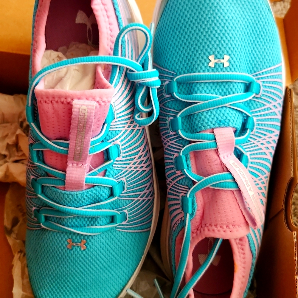 Nwb Under Armour UA GS Infinity Shoes Sz 6.5y